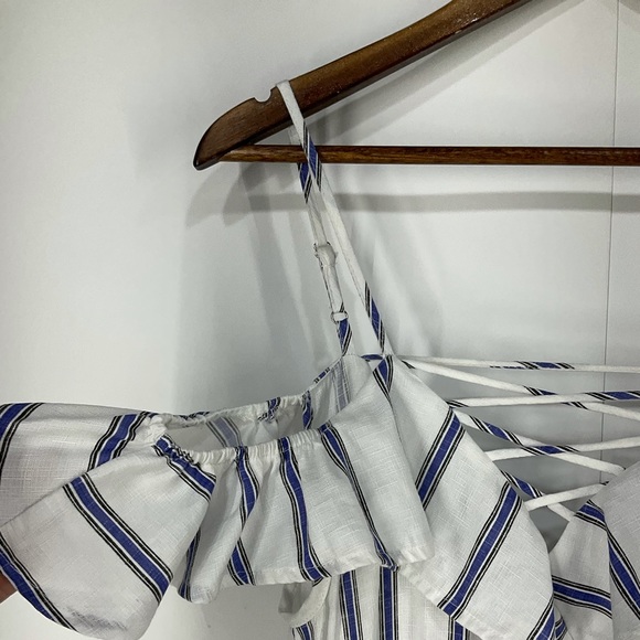 Le Lis romper crisscross ruffled cinched waist cold shoulder strap blue white SM - Picture 8 of 11